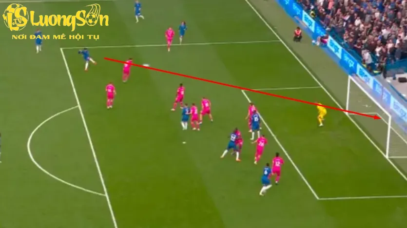 Sancho tỏa sáng giữ lại 1 điểm cho Chelsea