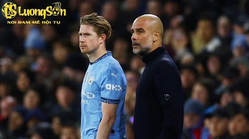 Pep Guardiola bày tỏ sự xúc động khi De Bruyne rời đi (Ảnh: SkySport).